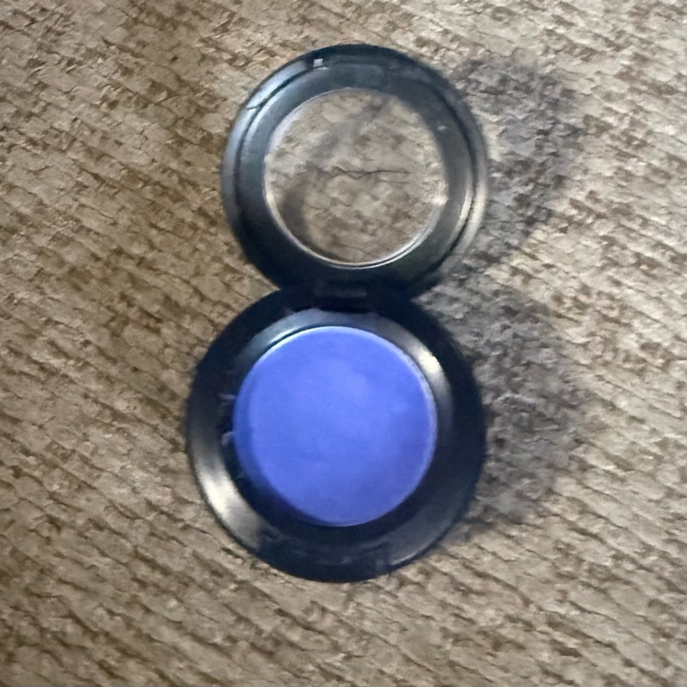 MAC Cosmetics Eyeshadow Heroine